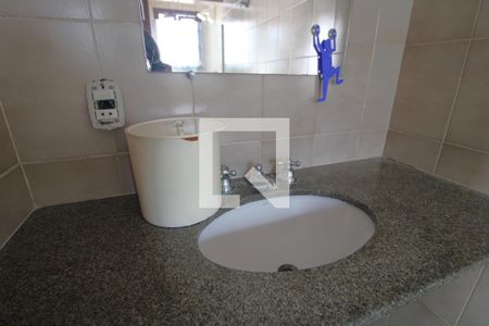 Casa à venda com 180m², 3 quartos e 2 vagasPia banheiro da suíte 1