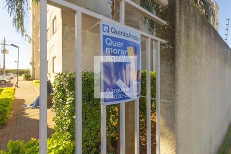 plaquinha instalada na área comum de apartamento para alugar com 2 quartos, 48m² em Igara, Canoas