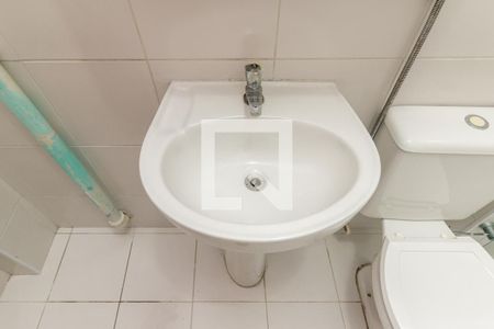 Banheiro de kitnet/studio para alugar com 1 quarto, 36m² em Santa Ifigênia, São Paulo