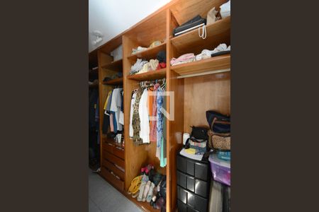 Casa à venda com 300m², 5 quartos e 2 vagasCloset da suíte