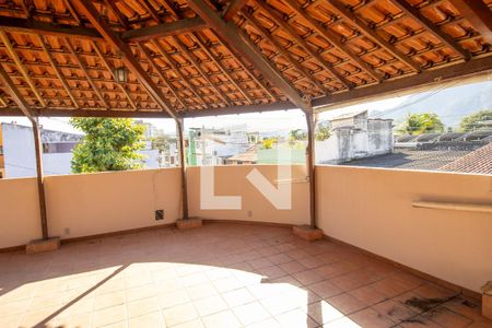 Casa de condomínio à venda com 100m², 3 quartos e 1 vaga Casa de condomínio à venda com 100m², 3 quartos e 1 vagaTerraço