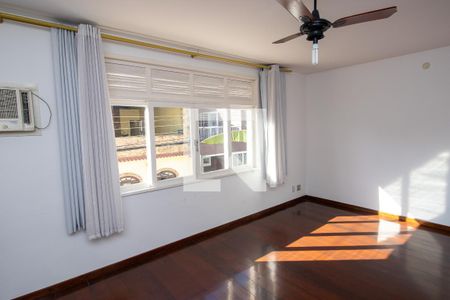 Casa de condomínio à venda com 100m², 3 quartos e 1 vaga Casa de condomínio à venda com 100m², 3 quartos e 1 vagaSuíte