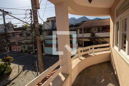 Casa de condomínio à venda com 100m², 3 quartos e 1 vaga Casa de condomínio à venda com 100m², 3 quartos e 1 vagaQuarto 2 varanda