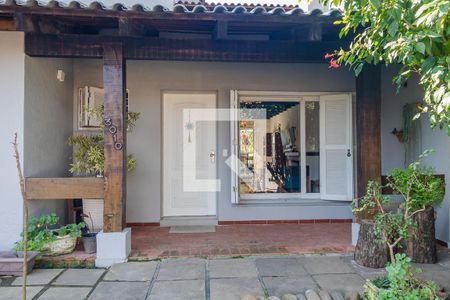 Casa à venda com 280m², 3 quartos e 6 vagas Casa à venda com 280m², 3 quartos e 6 vagasFachada