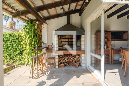 Casa à venda com 280m², 3 quartos e 6 vagas Casa à venda com 280m², 3 quartos e 6 vagasQuintal