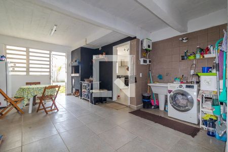 Casa à venda com 280m², 3 quartos e 6 vagas Casa à venda com 280m², 3 quartos e 6 vagasGaragem / Área de serviço