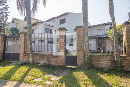 Casa à venda com 280m², 3 quartos e 6 vagas Casa à venda com 280m², 3 quartos e 6 vagasFachada