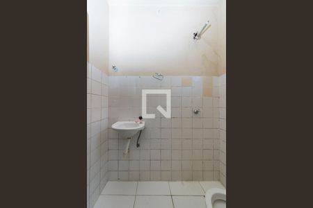 Banheiro de kitnet/studio para alugar com 1 quarto, 24m² em Alto dos Pinheiros, Belo Horizonte