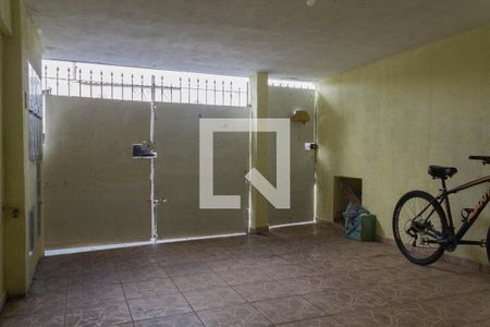 Casa à venda com 240m², 2 quartos e 2 vagas Casa à venda com 240m², 2 quartos e 2 vagasGaragem