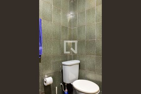Casa à venda com 240m², 2 quartos e 2 vagas Casa à venda com 240m², 2 quartos e 2 vagasBanheiro