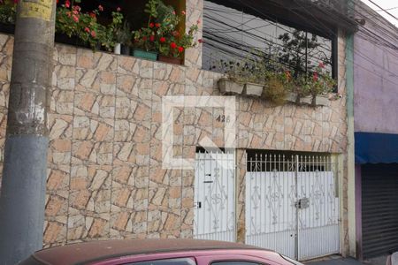 Casa à venda com 240m², 2 quartos e 2 vagas Casa à venda com 240m², 2 quartos e 2 vagasFachada
