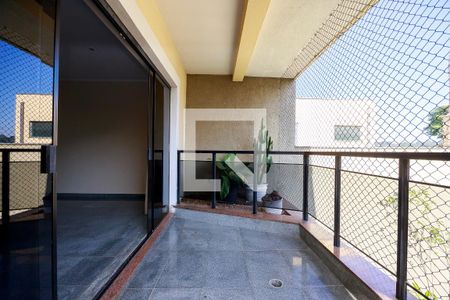 Casa para alugar com 426m², 3 quartos e 4 vagasSala - Varanda