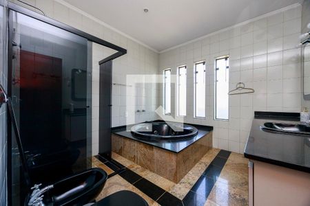 Casa para alugar com 426m², 3 quartos e 4 vagasSuíte Principal - Banheiro