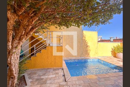 Casa à venda com 250m², 3 quartos e 7 vagas Casa à venda com 250m², 3 quartos e 7 vagasÁrea comum - Piscina