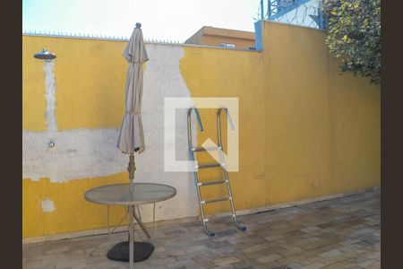 Casa à venda com 250m², 3 quartos e 7 vagas Casa à venda com 250m², 3 quartos e 7 vagasÁrea comum - Piscina