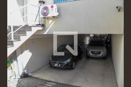 Casa à venda com 250m², 3 quartos e 7 vagas Casa à venda com 250m², 3 quartos e 7 vagasGaragem