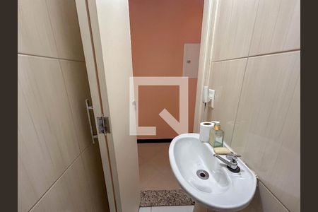 Casa à venda com 250m², 3 quartos e 7 vagas Casa à venda com 250m², 3 quartos e 7 vagasLavabo