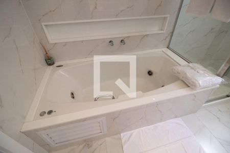 Apartamento para alugar com 302m², 4 quartos e 1 vagaBanheiro da Suíte - Banheira