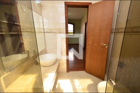 Casa à venda com 288m², 4 quartos e 4 vagasBanheiro social