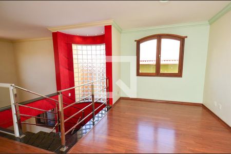 Casa à venda com 288m², 4 quartos e 4 vagasSala tv