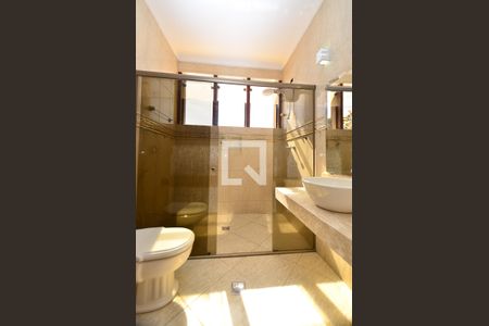 Casa à venda com 288m², 4 quartos e 4 vagasBanheiro social