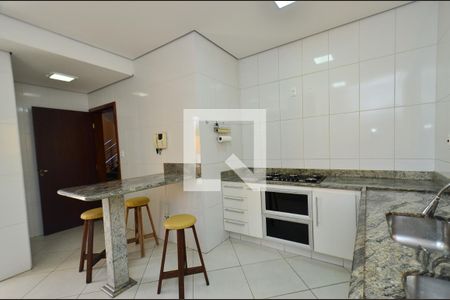 Casa à venda com 288m², 4 quartos e 4 vagasCozinha