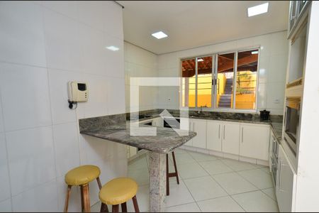 Casa à venda com 288m², 4 quartos e 4 vagasCozinha