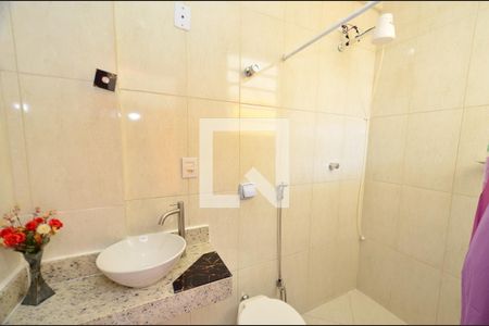 Casa à venda com 288m², 4 quartos e 4 vagasBanheiro suite