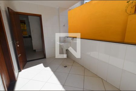 Casa à venda com 288m², 4 quartos e 4 vagasArea serviço