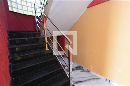 Casa à venda com 288m², 4 quartos e 4 vagasEscada