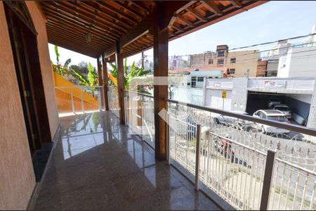 Casa à venda com 288m², 4 quartos e 4 vagasVaranda