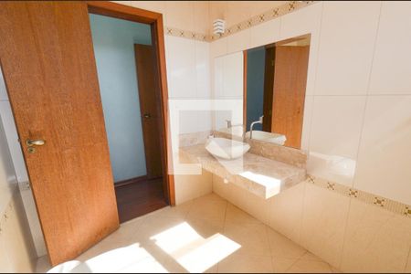 Casa à venda com 288m², 4 quartos e 4 vagasBanheiro social