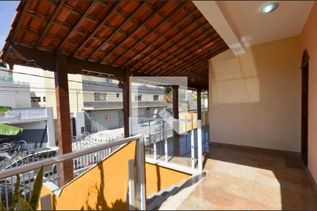 Casa à venda com 288m², 4 quartos e 4 vagasVaranda