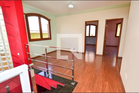 Casa à venda com 288m², 4 quartos e 4 vagasSala tv