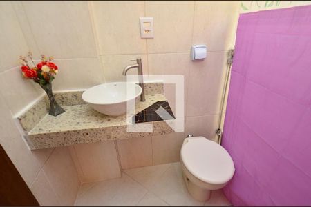 Casa à venda com 288m², 4 quartos e 4 vagasBanheiro suite