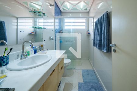 Casa à venda com 139m², 3 quartos e 2 vagasBanheiro da Suíte