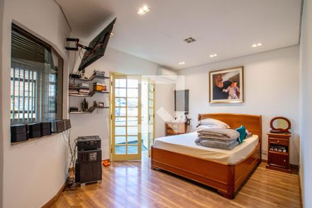 Casa à venda com 340m², 4 quartos e 4 vagasSuíte 1