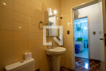 Casa à venda com 340m², 4 quartos e 4 vagasBanheiro de serviço