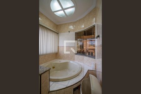 Casa à venda com 340m², 4 quartos e 4 vagasBanheiro da Suíte 1