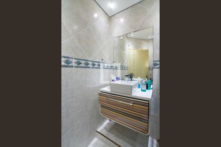 Casa à venda com 340m², 4 quartos e 4 vagasBanheiro da suíte 2