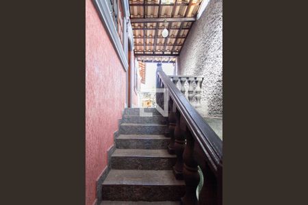 Casa para alugar com 463m², 3 quartos e 10 vagas Casa para alugar com 463m², 3 quartos e 10 vagasEscada para Segundo Andar