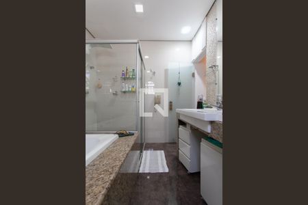 Casa para alugar com 463m², 3 quartos e 10 vagas Casa para alugar com 463m², 3 quartos e 10 vagasBanheiro da Suíte