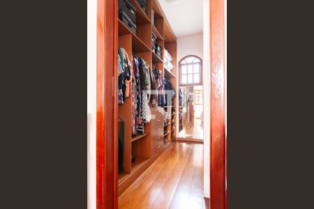 Casa para alugar com 463m², 3 quartos e 10 vagas Casa para alugar com 463m², 3 quartos e 10 vagasCloset da suíte