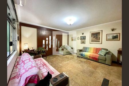 Casa à venda com 4 quartos, 200m² em Mirandópolis, São Paulo