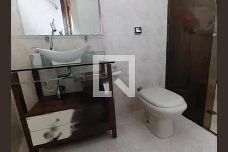 Casa à venda com 5 quartos, 350m² em Vila Carrão, São Paulo