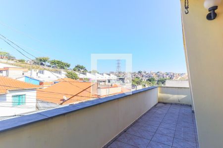 Casa à venda com 160m², 3 quartos e 2 vagas Casa à venda com 160m², 3 quartos e 2 vagasVaranda