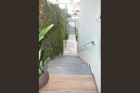 Casa à venda com 203m², 4 quartos e 4 vagasDetalhe Escada Externa