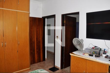 Casa à venda com 203m², 4 quartos e 4 vagasQuarto 01 Suíte e Varanda