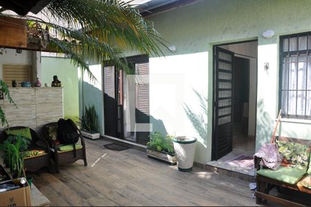 Casa à venda com 203m², 4 quartos e 4 vagasQuintal