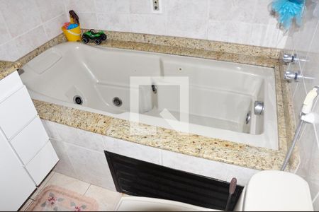 Casa à venda com 203m², 4 quartos e 4 vagasBanheiro Suíte